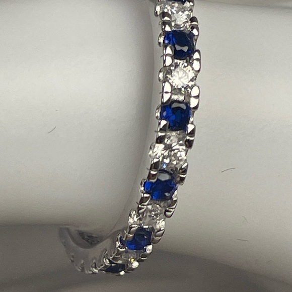 1 CARAT SAPPHIRE Eternity ring ! Silver .925. Size6 Blue & White - Picture 3 of 6